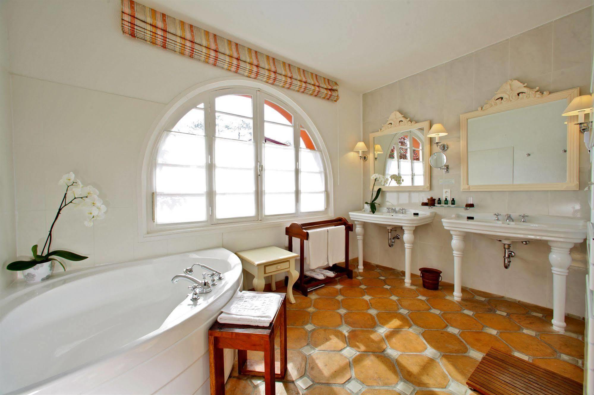 Hotel Les Hortensias Du Lac Soorts-Hossegor Eksteriør bilde